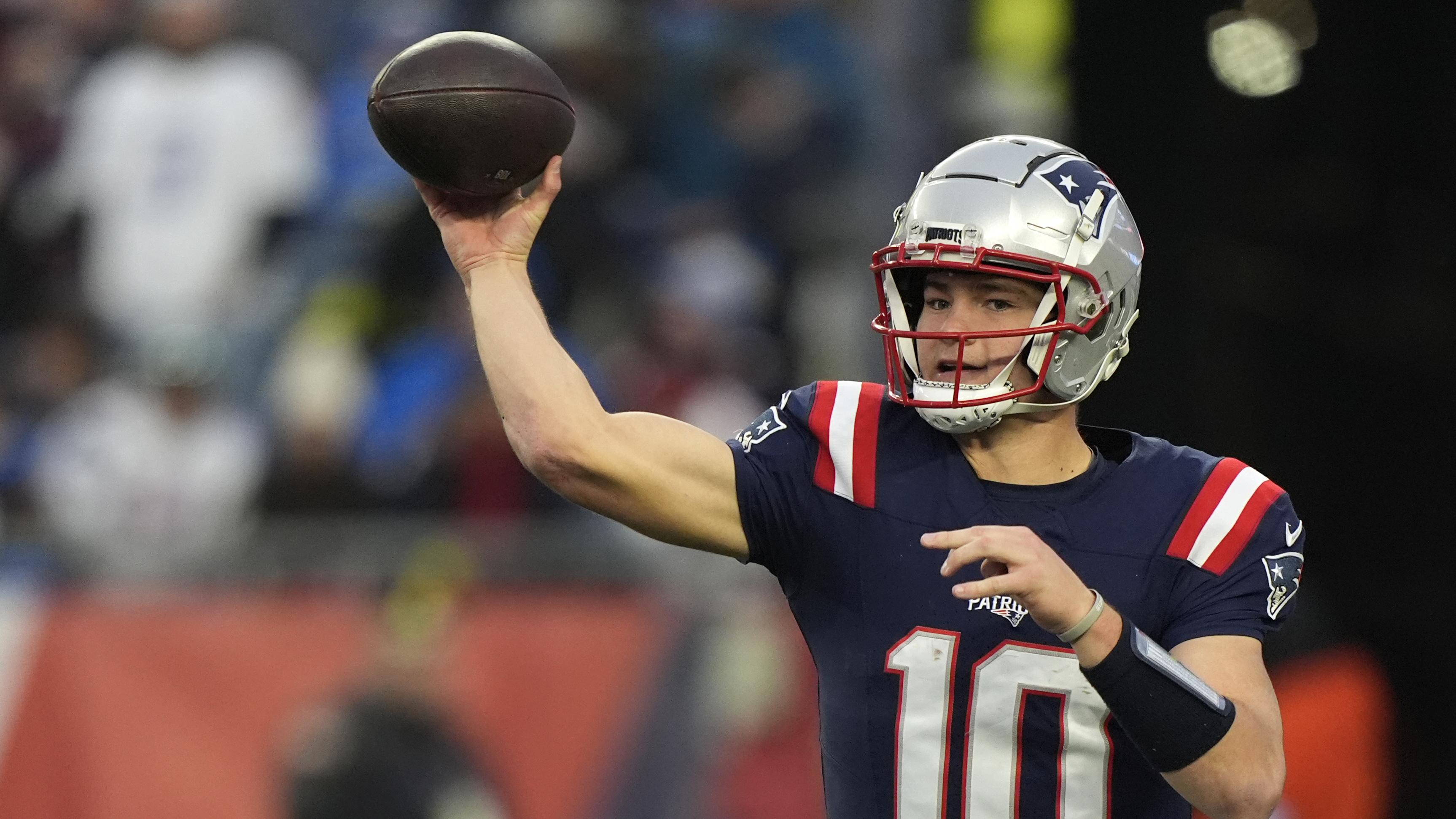 Chargers Patriots Football