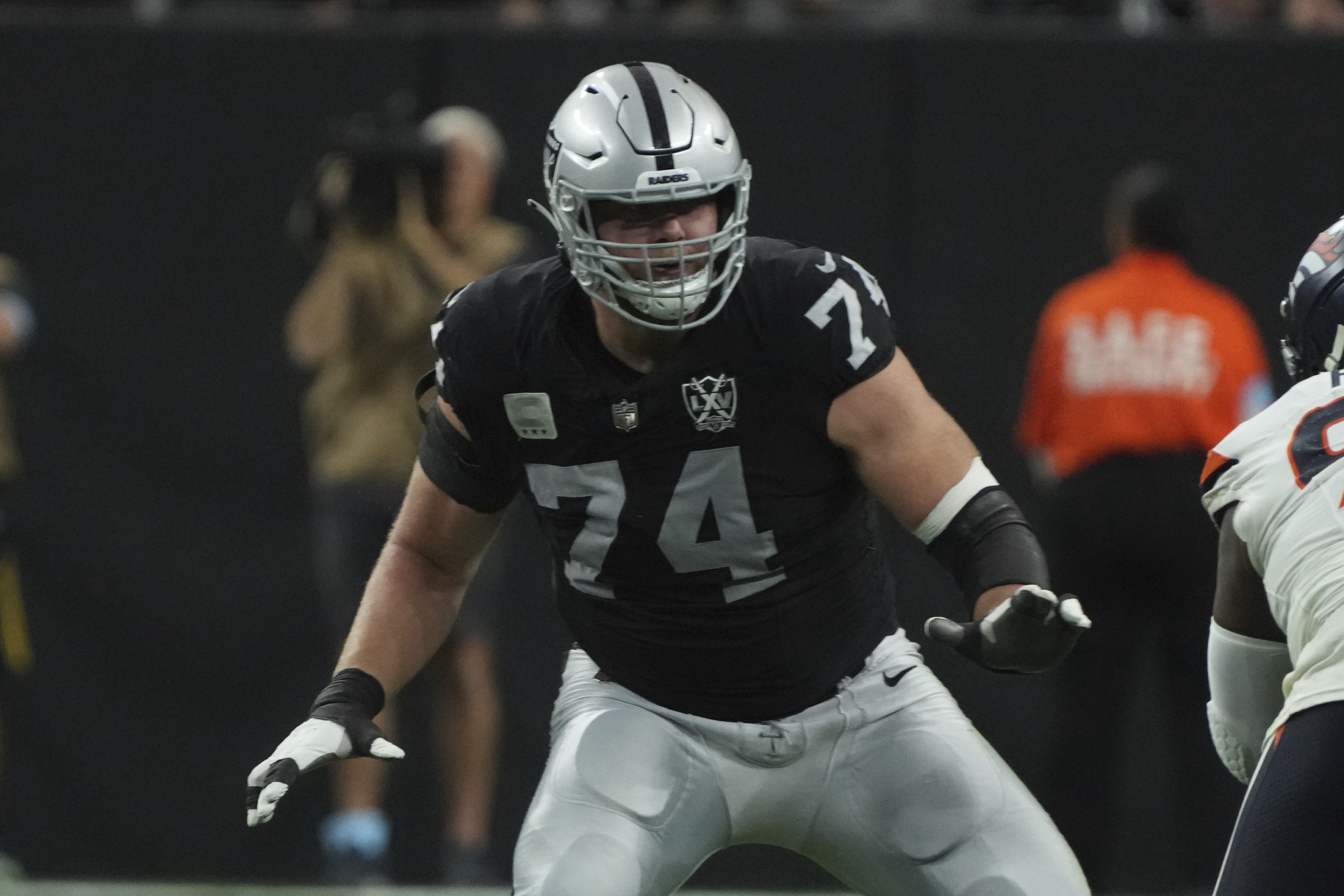 Broncos Raiders Football