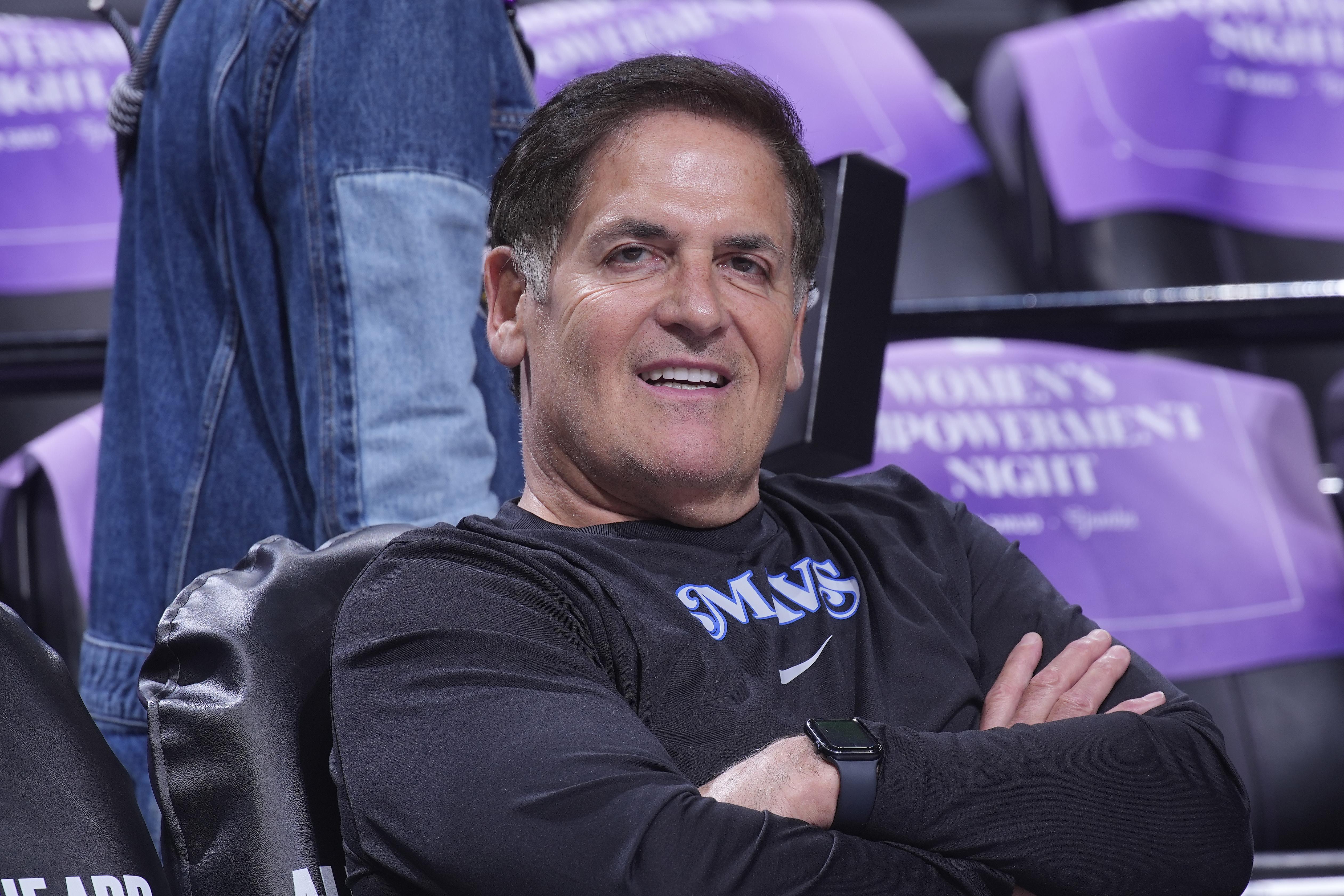 Dallas Mavericks v Sacramento Kings