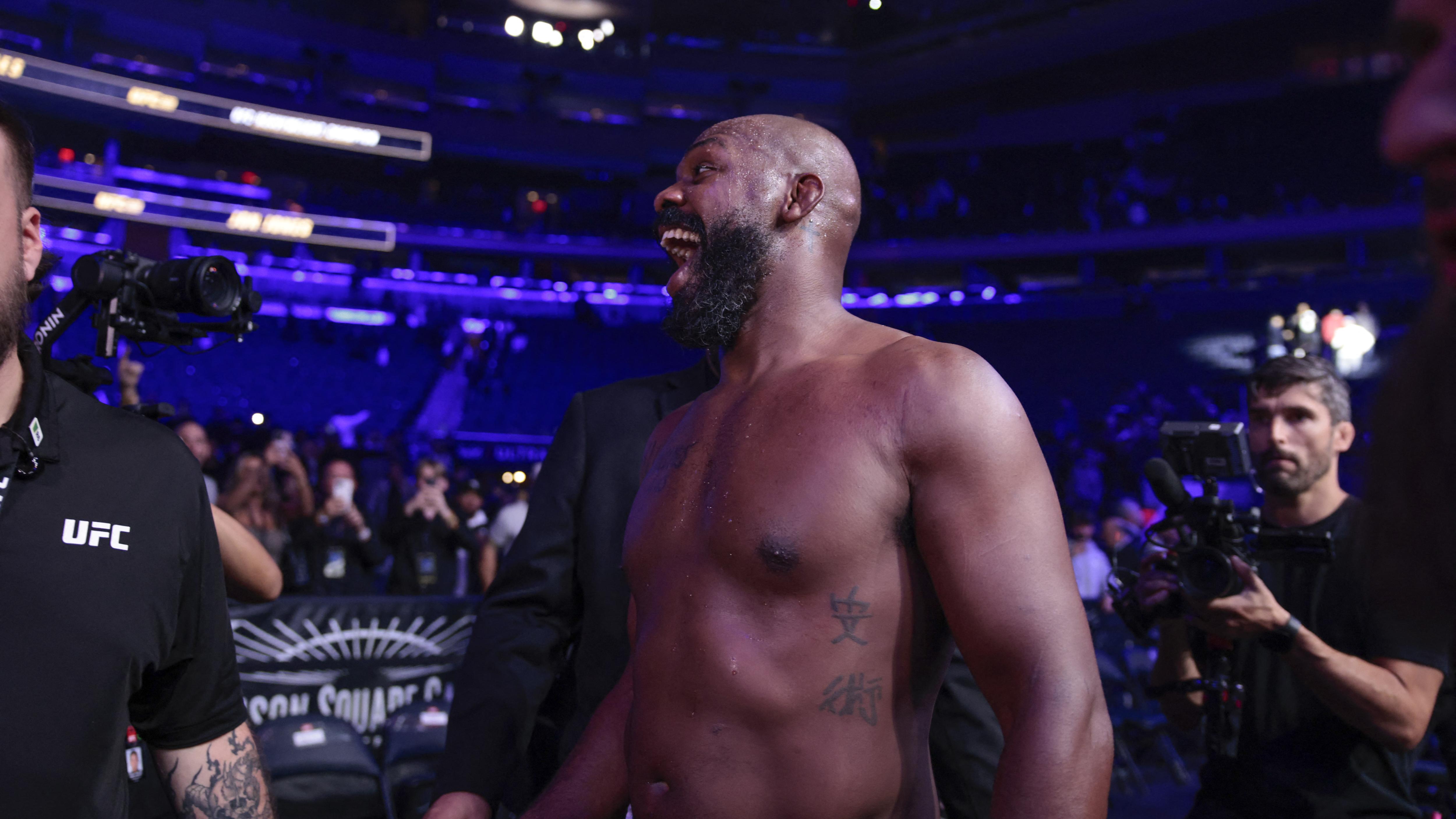 MMA-UFC-HEAVYWEIGHT-USA-JONES-MIOCIC