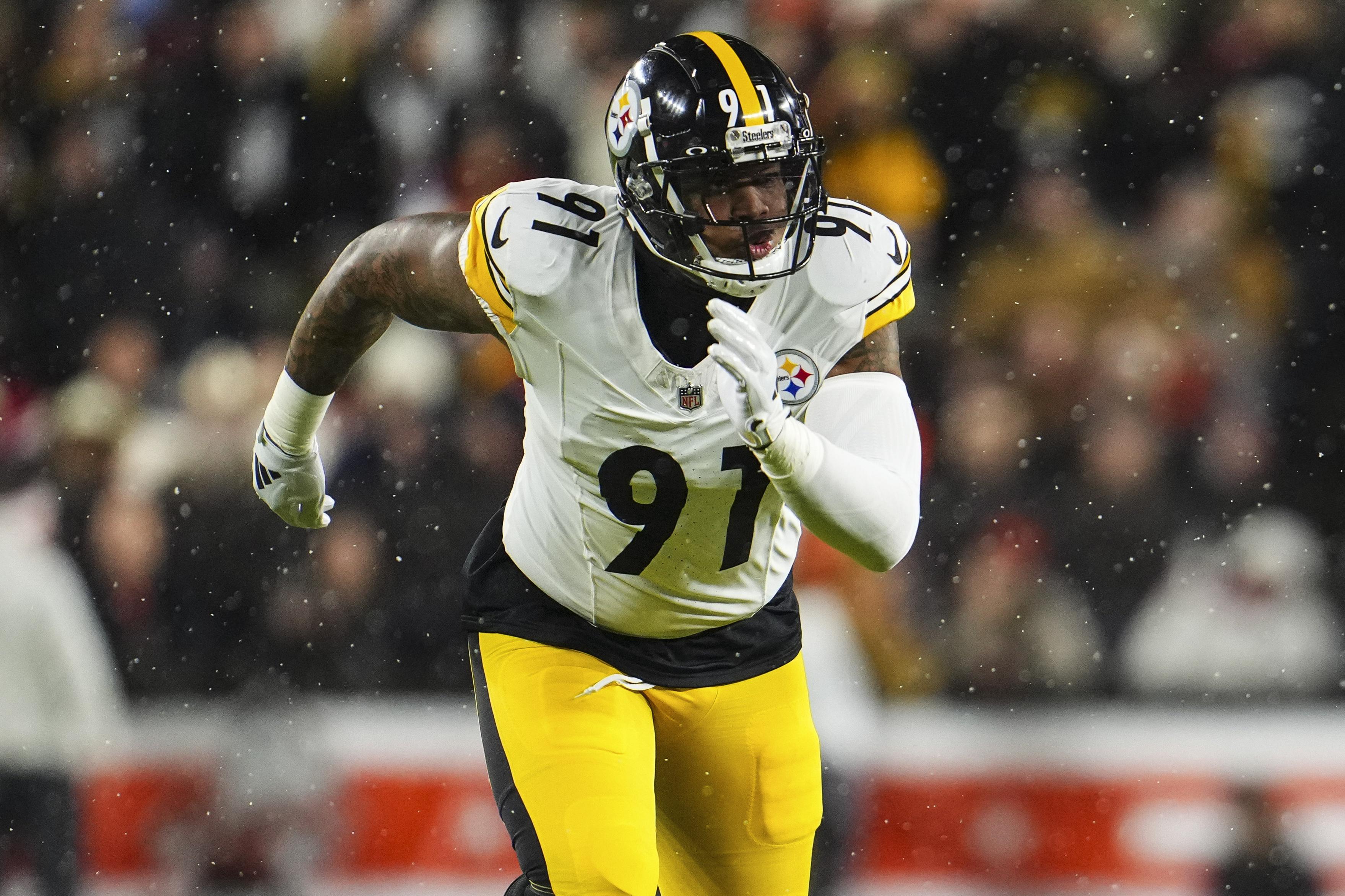 Pittsburgh Steelers v Cleveland Browns