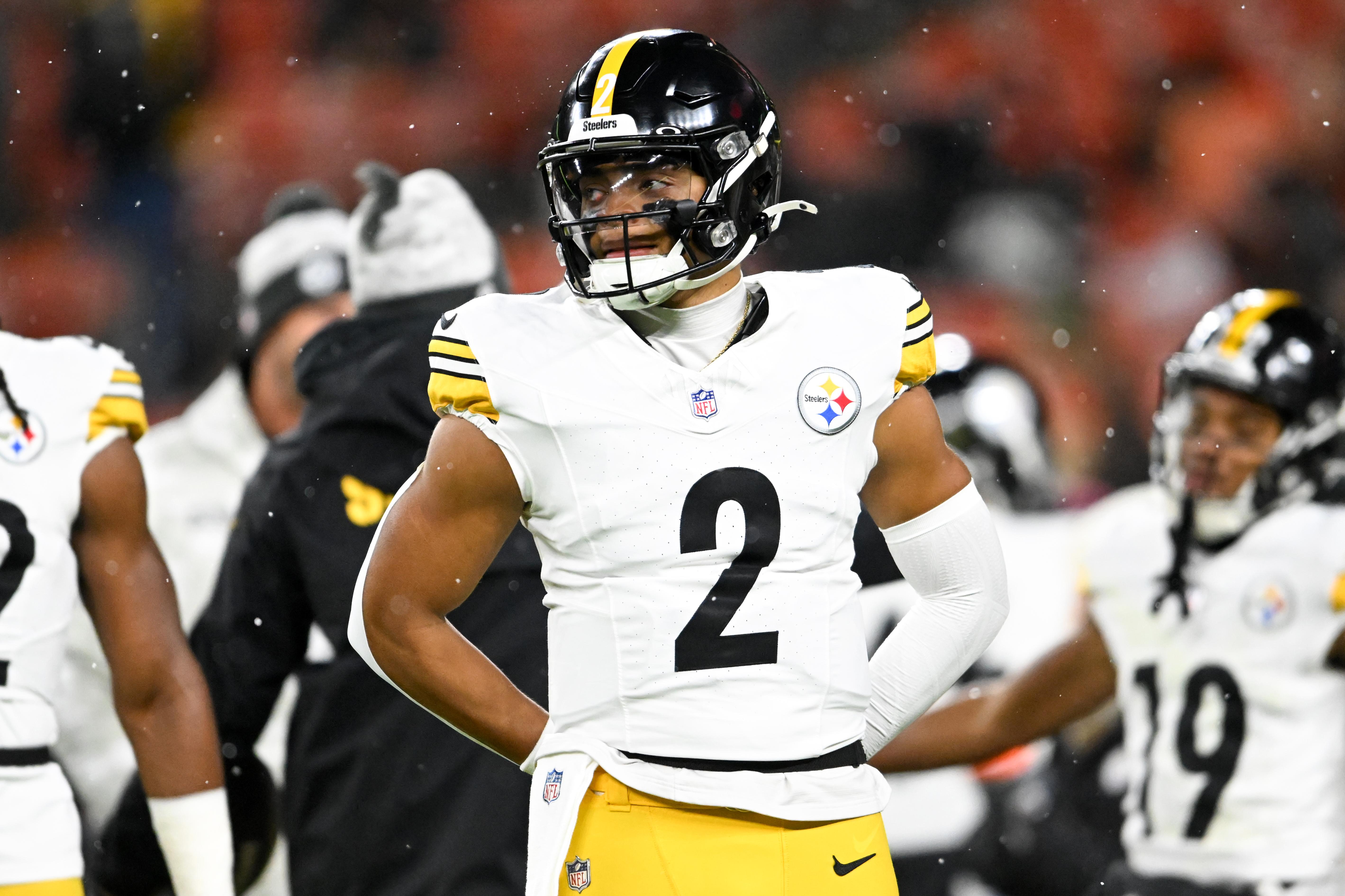 Pittsburgh Steelers v Cleveland Browns