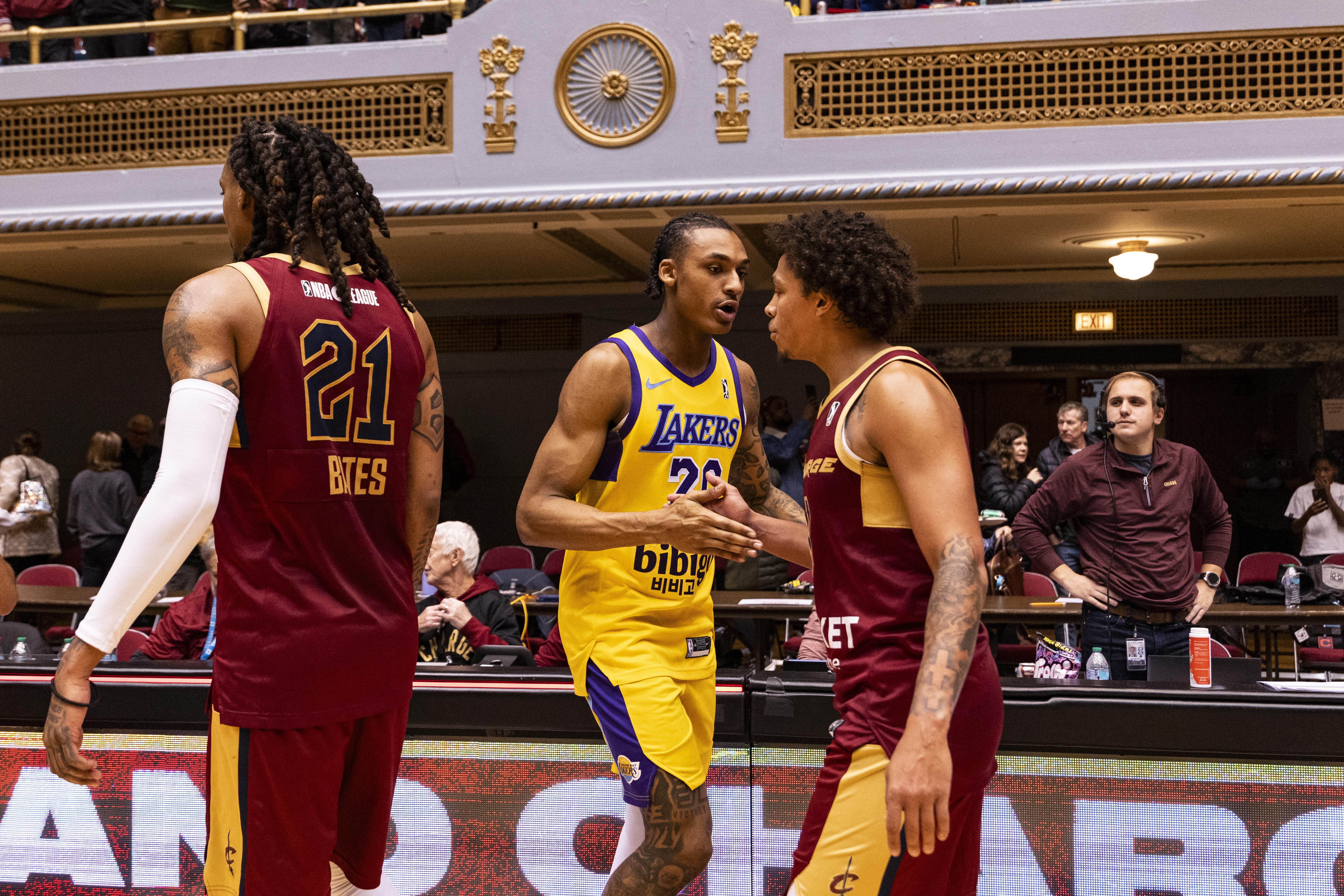 South Bay Lakers v Cleveland Charge