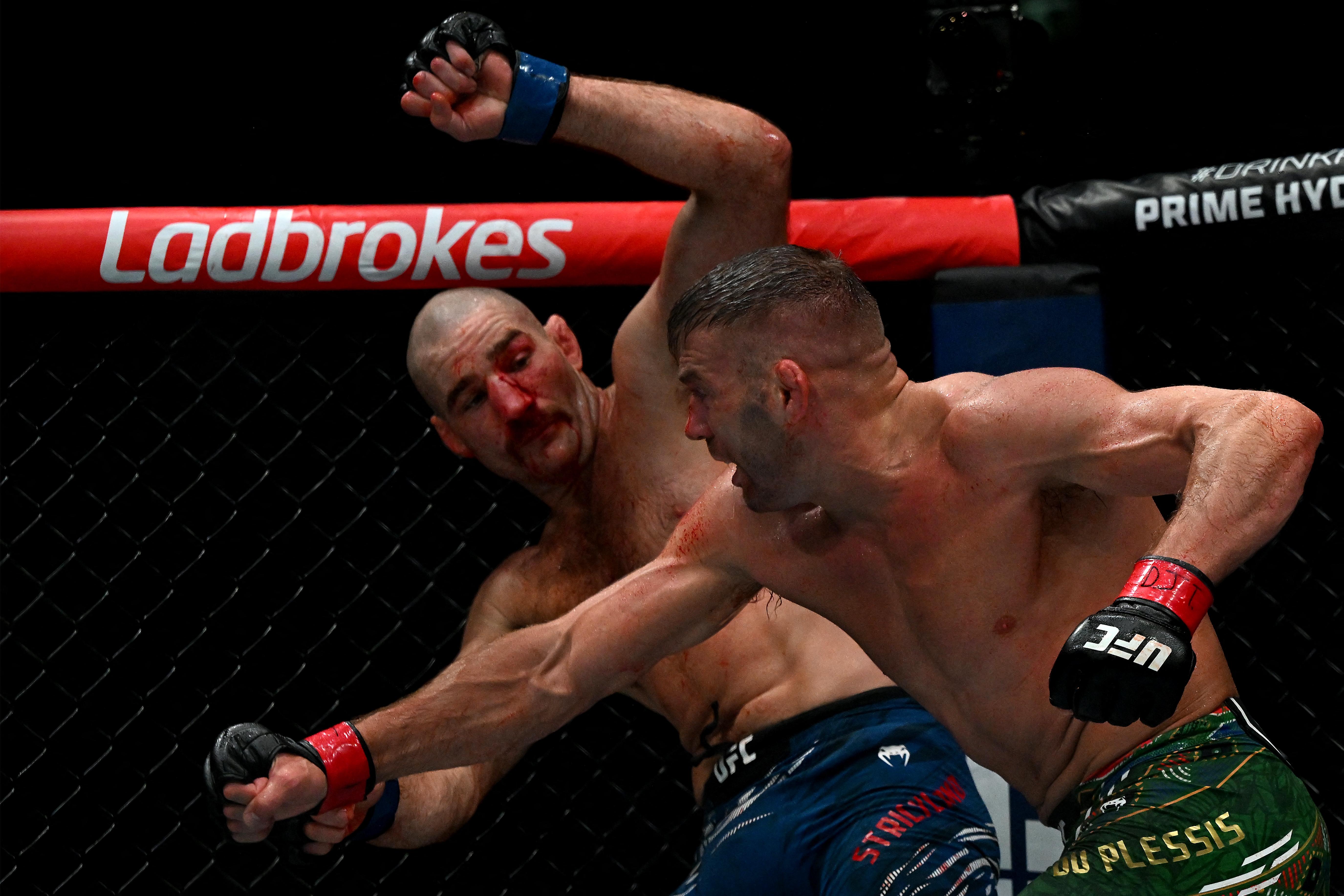 MMA-UFC-AUS-DU PLESSIS-STRICKLAND