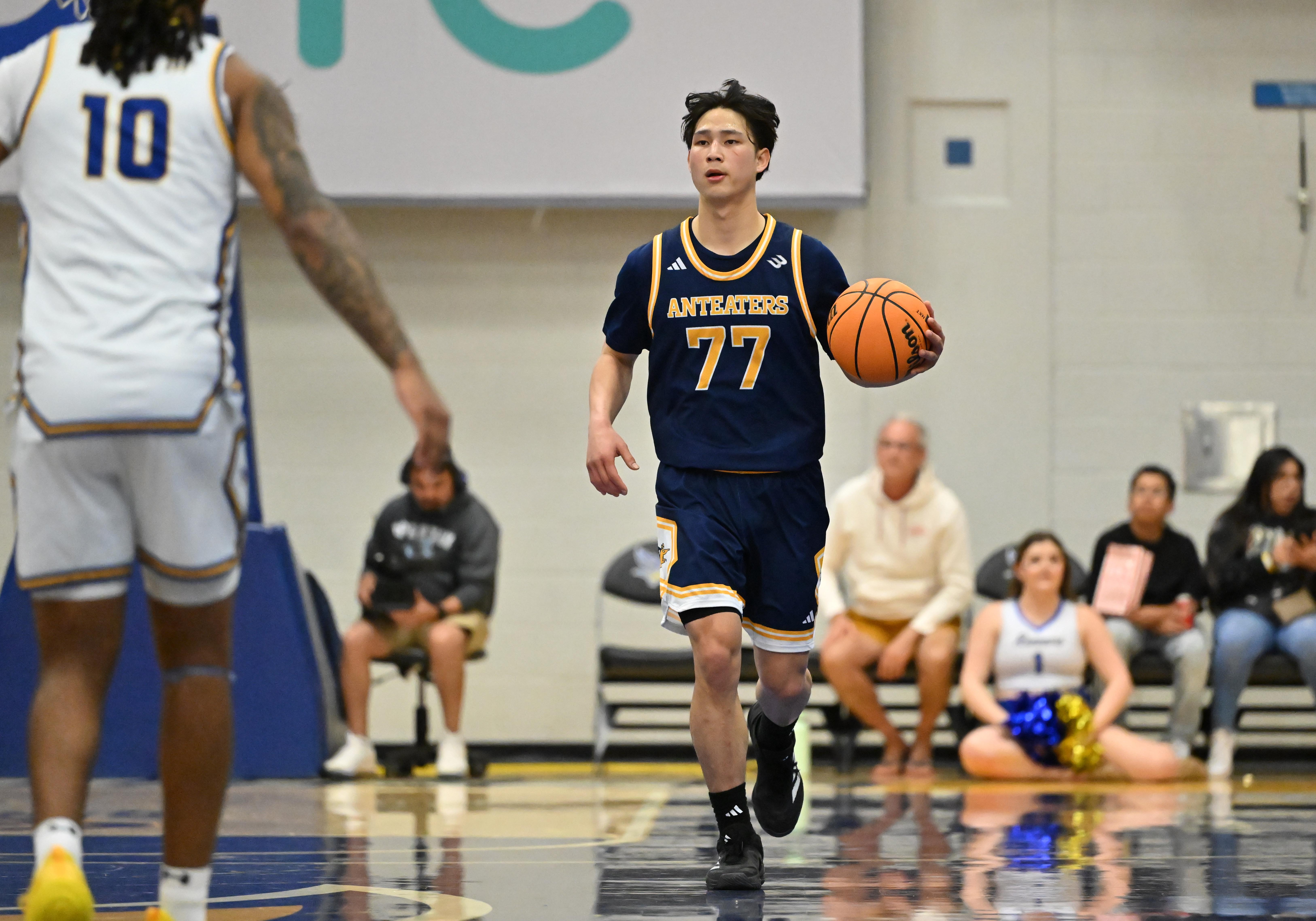 COLLEGE BASKETBALL: FEB 22 UC Irvine at Cal State Bakersfield