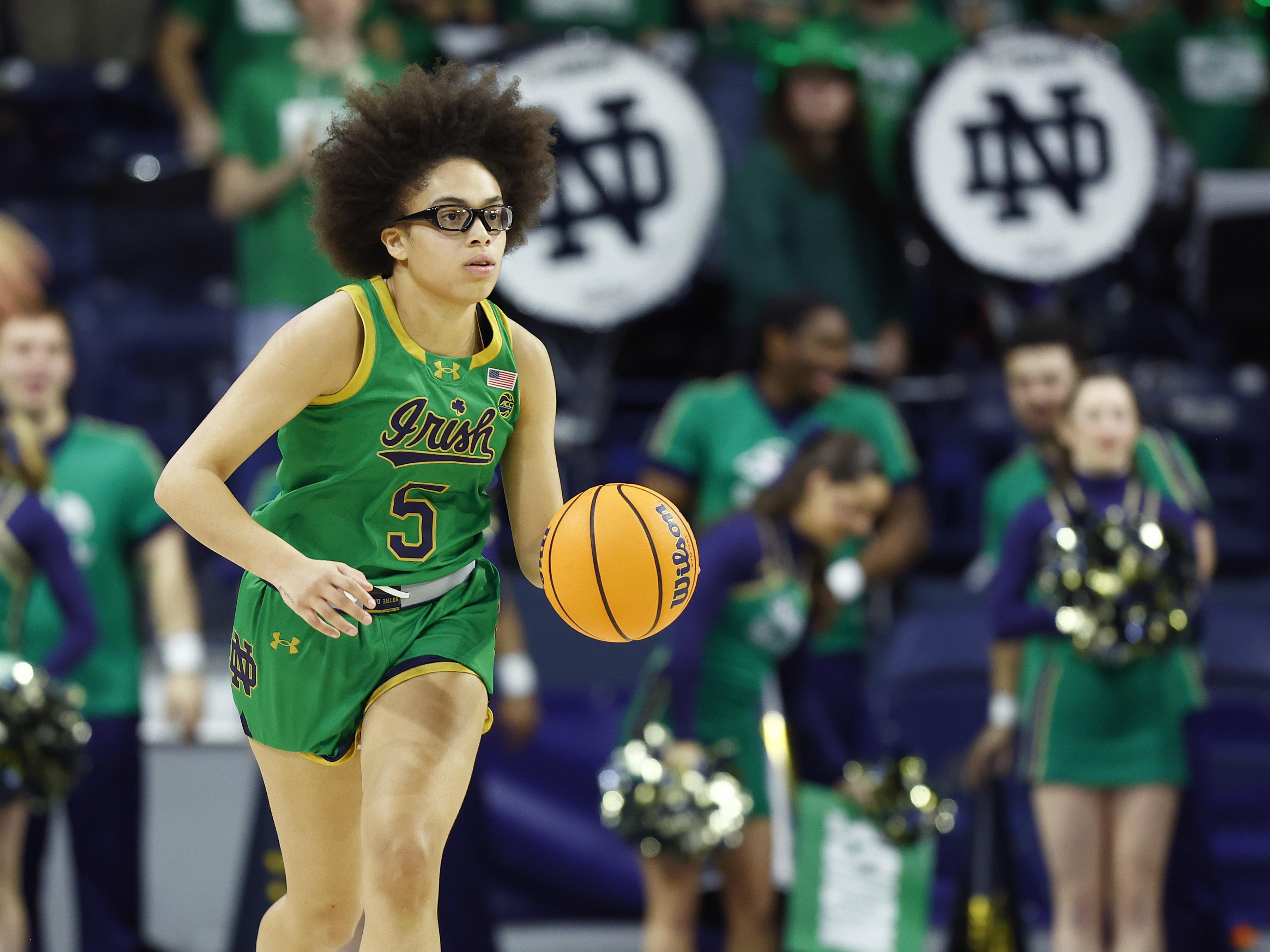 COLLEGE BASKETBALL: MAR 02 Women's Louisville at Notre Dame