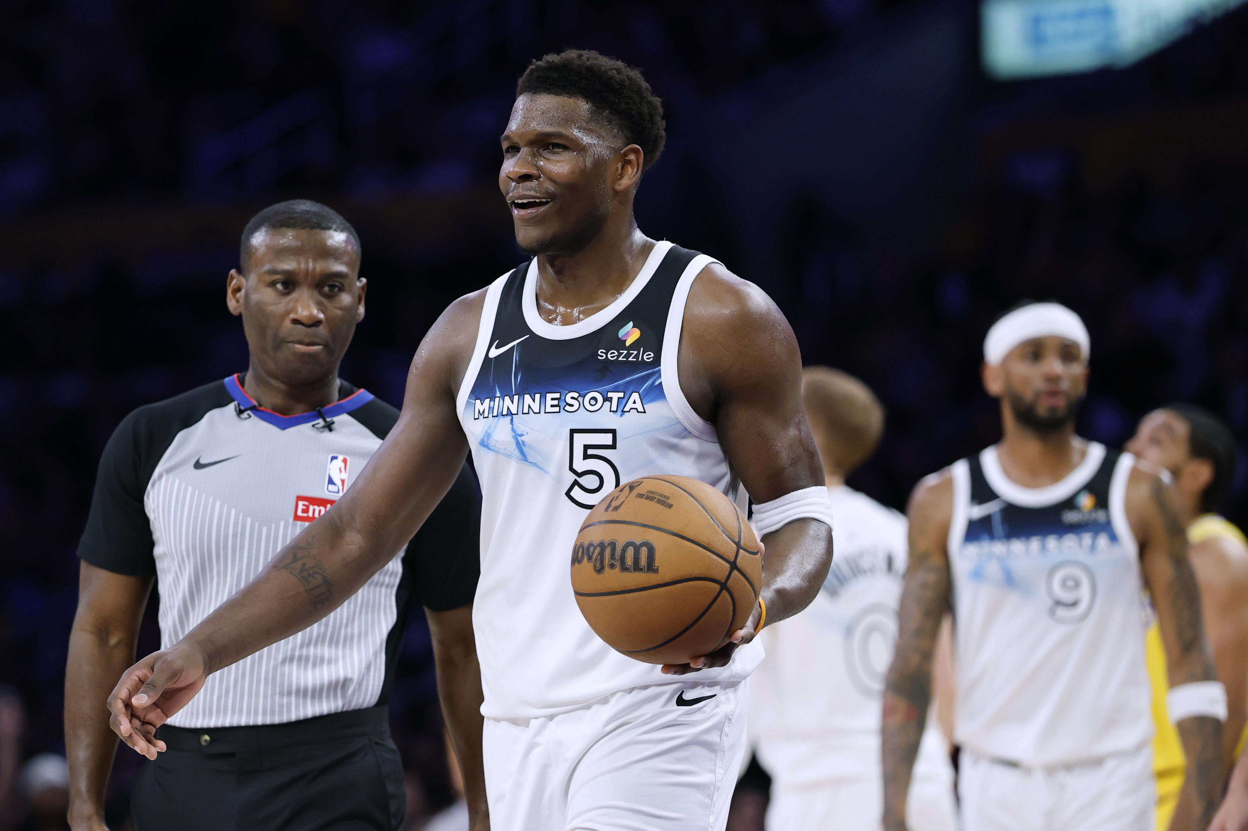Minnesota Timberwolves v Los Angeles Lakers