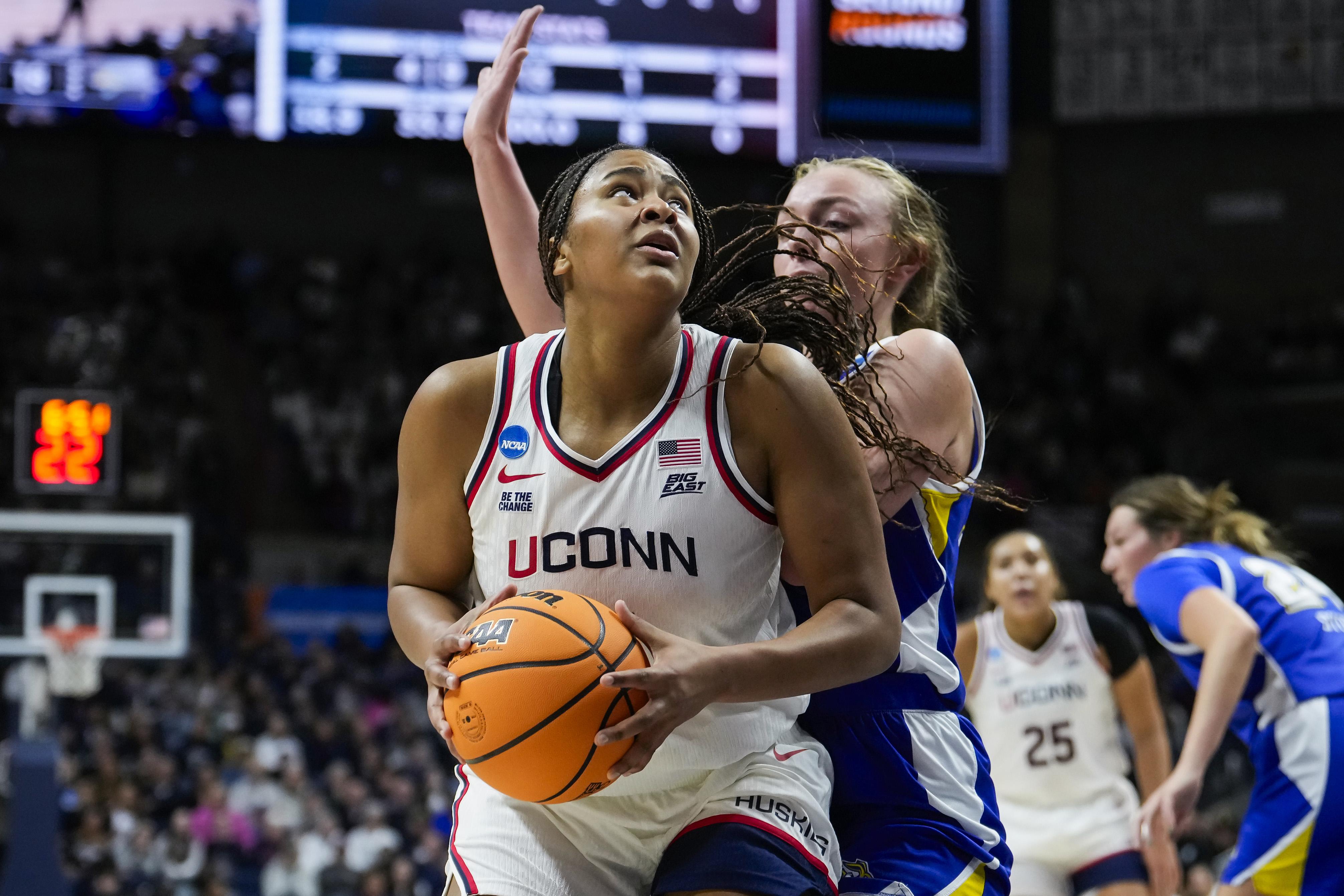 South Dakota State v Connecticut
