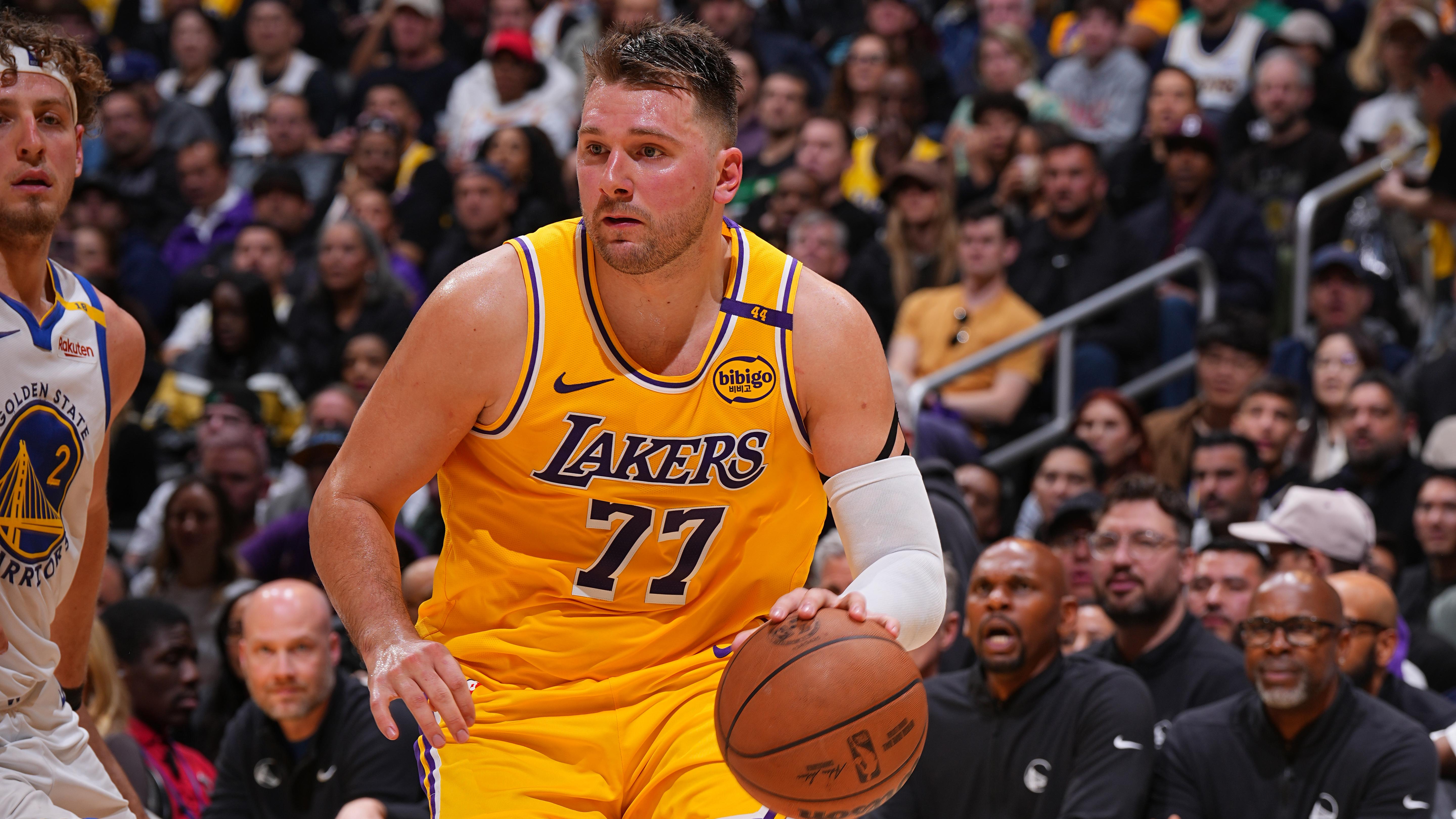 Golden State Warriors v Los Angeles Lakers