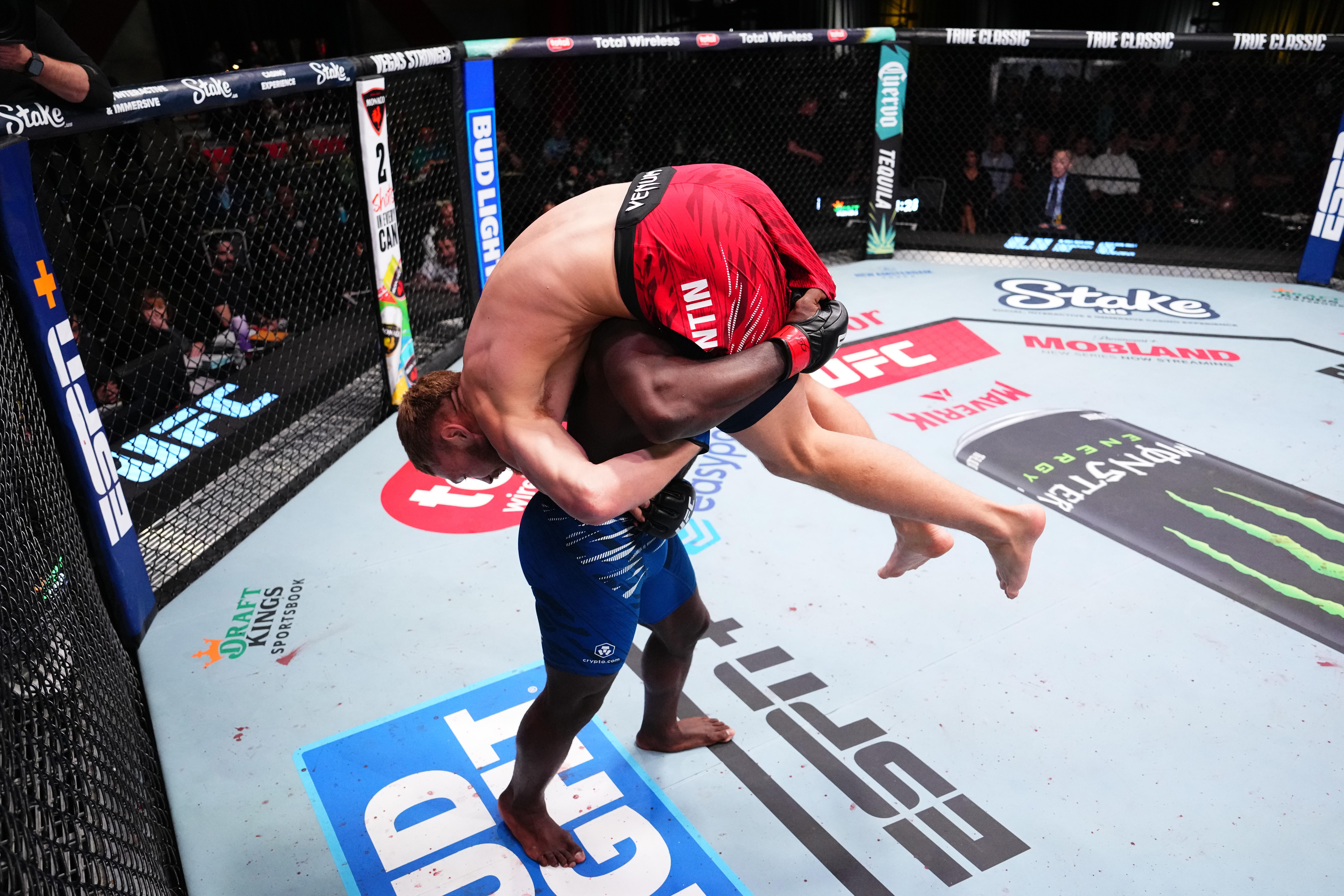 UFC Fight Night: Finney v Valentin