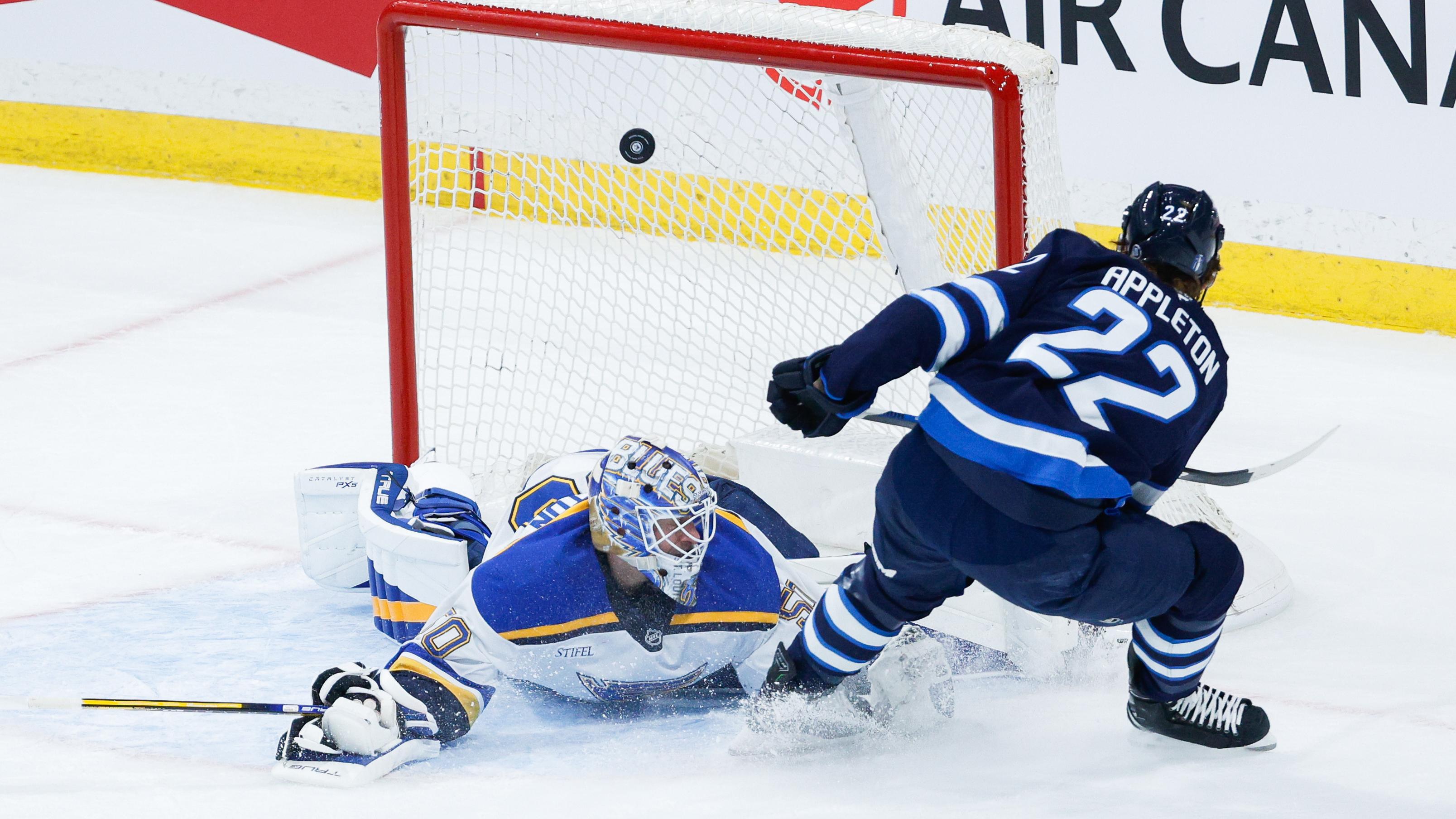 NHL: APR 21 Stanley Cup Playoffs First Round Blues at Jets
