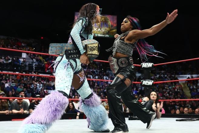 Mercedes Moné and Athena clashed for the 1st time on AEW television.